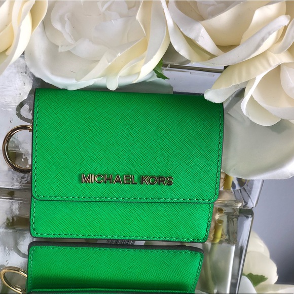 Michael Kors Handbags - Michael Kors Jet Set Travel Key Ring Wallet